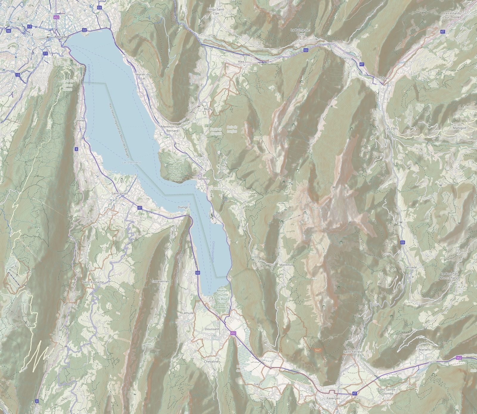 Carte du Tour du lac d'Annecy avec le col du Marais, départ 15 h : trace en vert là où le vent pousse dans le dos, en rouille dans la montée vers le col, flèches et pastilles de température et de vent tous les 8 km
